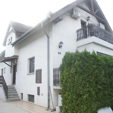 シオーフォク Szuzanna Fenyves Panzio Bed & Breakfast エクステリア 写真