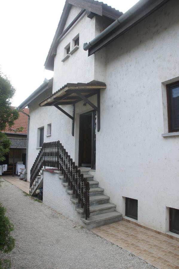 シオーフォク Szuzanna Fenyves Panzio Bed & Breakfast エクステリア 写真